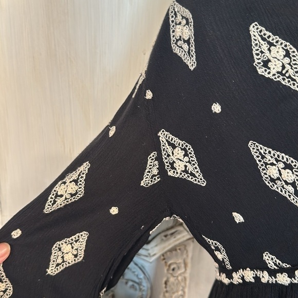 Free People Boho Floral Embroidered Oversized Top Folk Gypsy Gothic Witchy S/XS - Picture 4 of 11